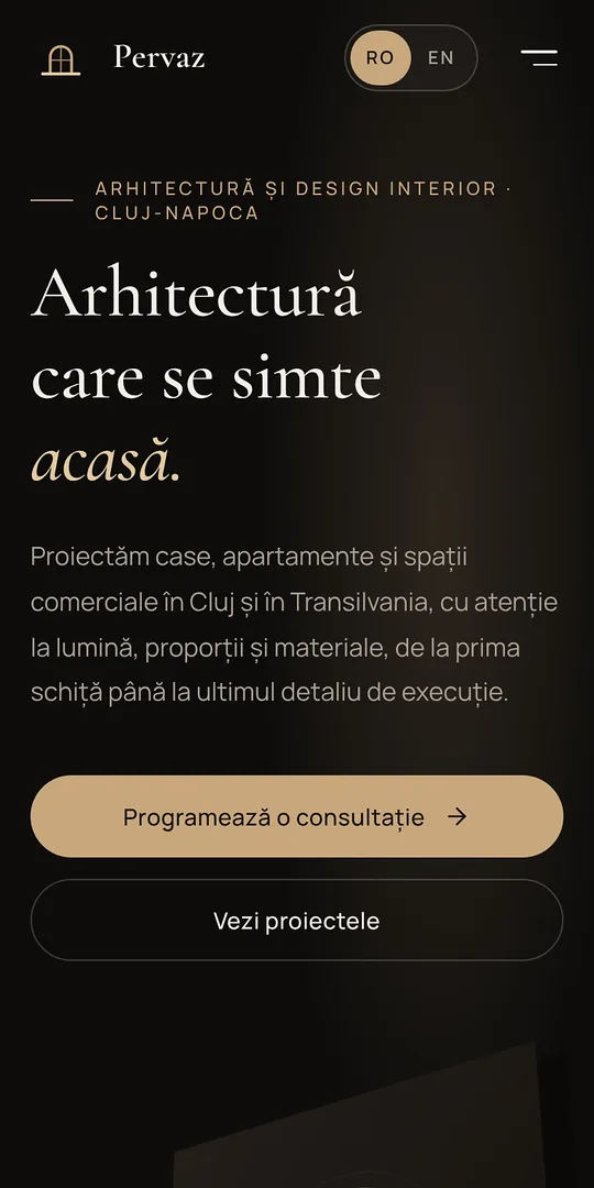 Conceptul Pervaz Studio pe telefon: galerie de proiecte și buton de programare